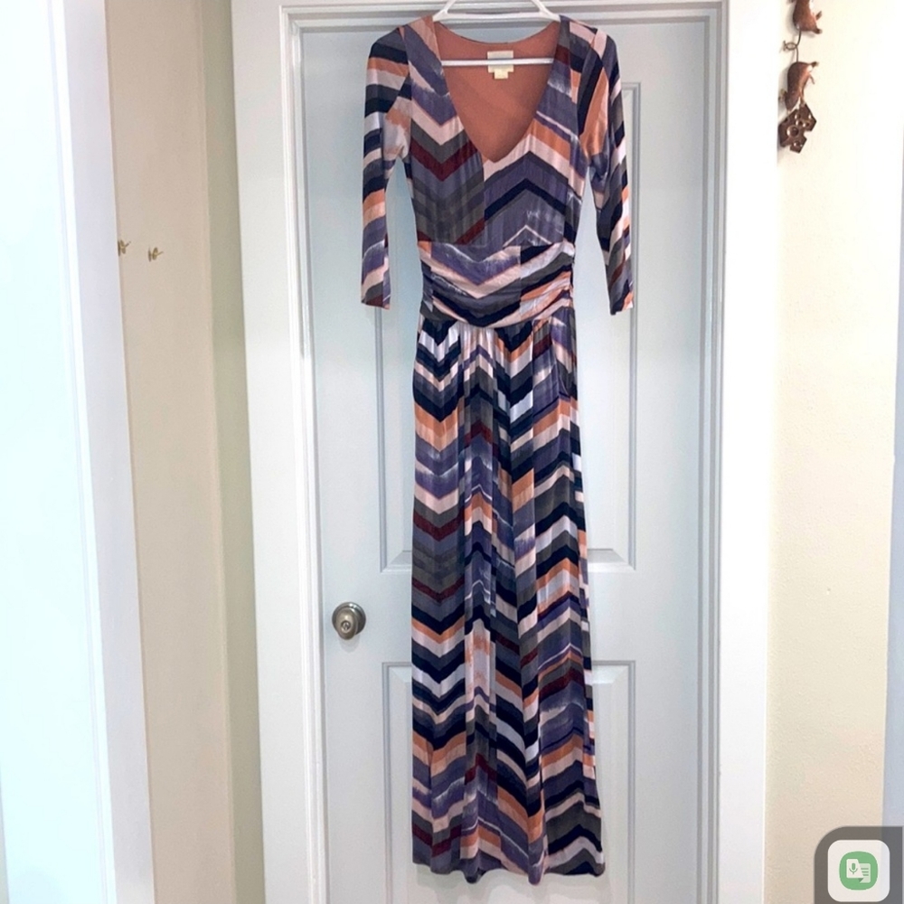 Mauve patterned maxi dress, small, deep V-neck